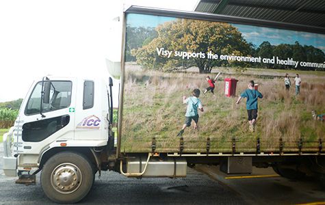 冷蔵トラックで出荷